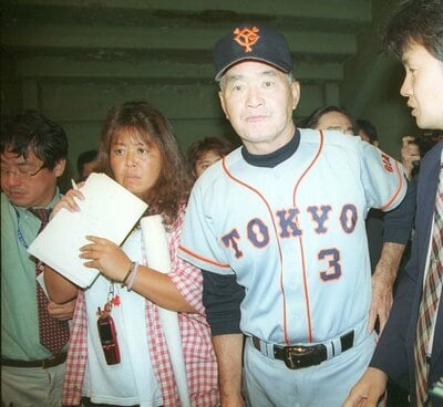 1ページ目】2001年9月28日長嶋勇退スクープの裏に小麦色の女