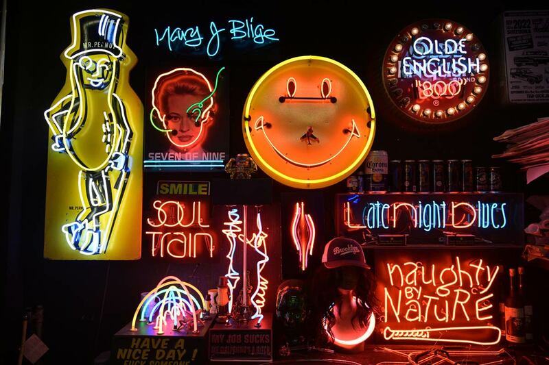 ネオン管風LED 自作 30cm 2本 スポコン バニング 平成 usdm 写真：街を彩るネオンサイン LEDとは違う“ぬくもり”感じてください