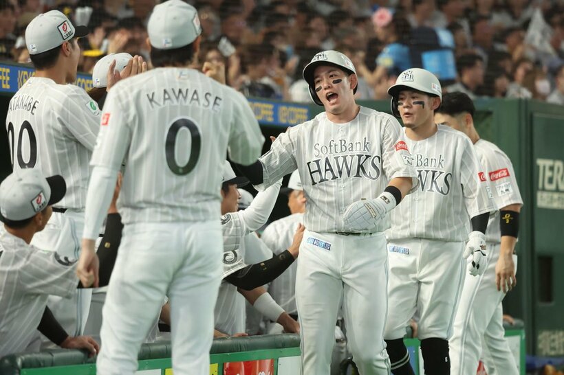 「鷹の祭典」特別ユニホームで西武との首位攻防戦に臨んだソフトバンクの選手たち
