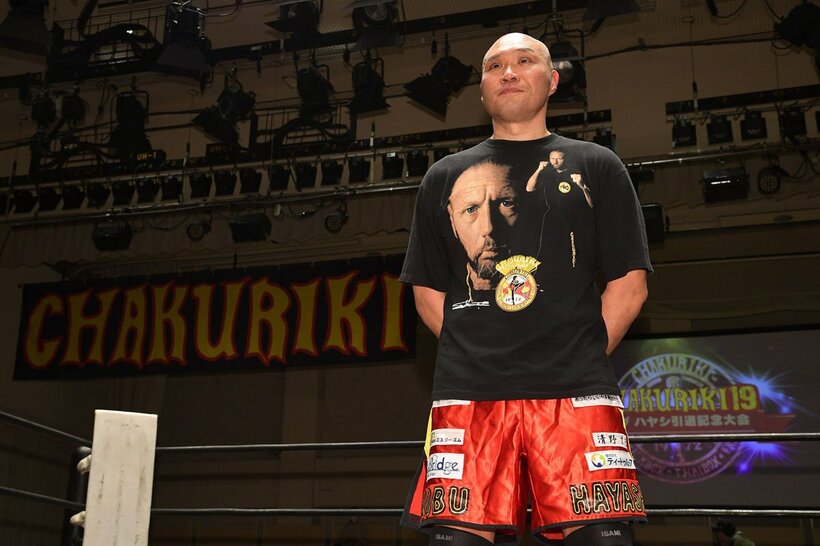 引退セレモニーに臨むノブ・ハヤシ