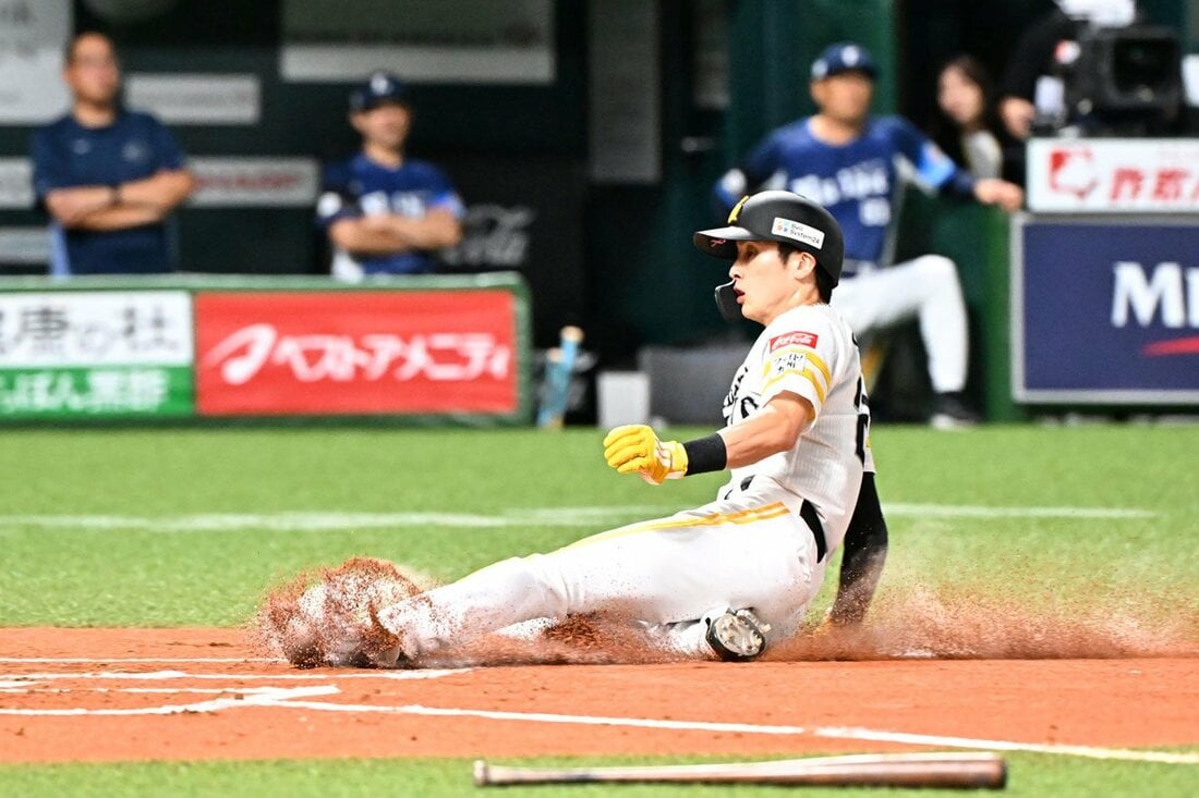 初回、好走塁連発で先制のホームを踏んだソフトバンク・周東佑京