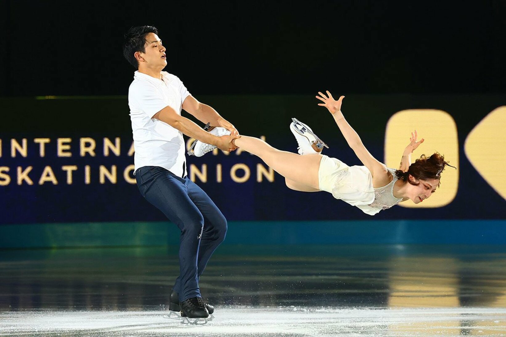 ジャイアントスイング？豪快なコンビネーションを見せた三浦璃来(右)と木原龍一