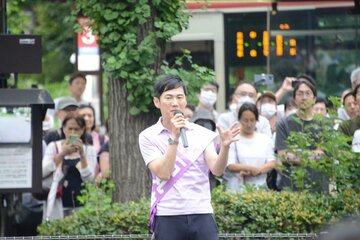 演説する石丸氏