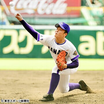  力投する金足農・吉田