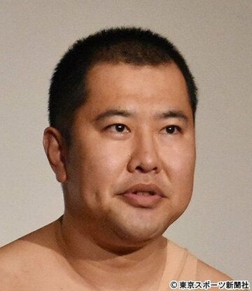 お笑い芸人・とにかく明るい安村