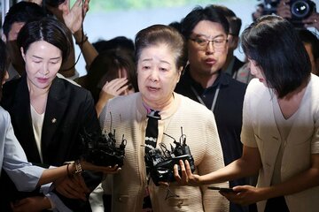 韓国・ソウルの特別検察事務所に出頭した旧統一教会・韓鶴子総裁（ロイター）
