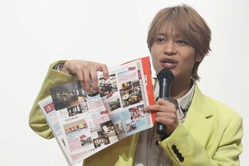 本の中身を紹介する中間淳太