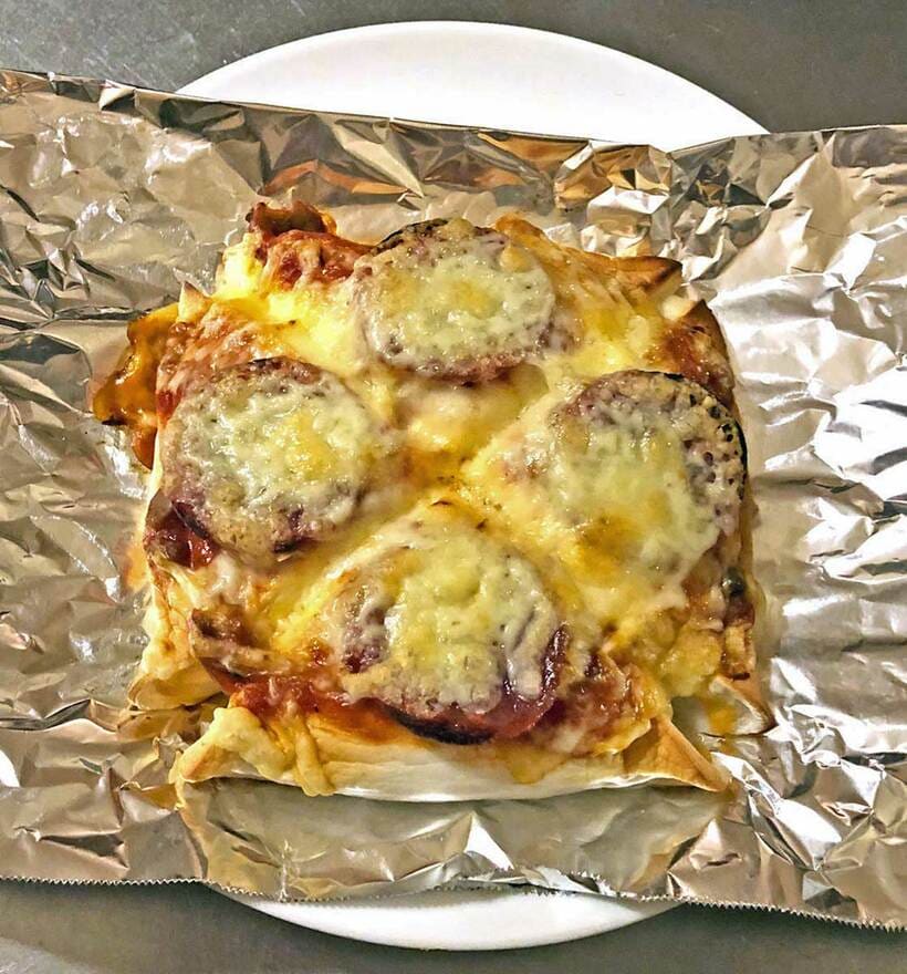  はんぺん４つ切り、具材をのせてオーブントースターで焼けば完成