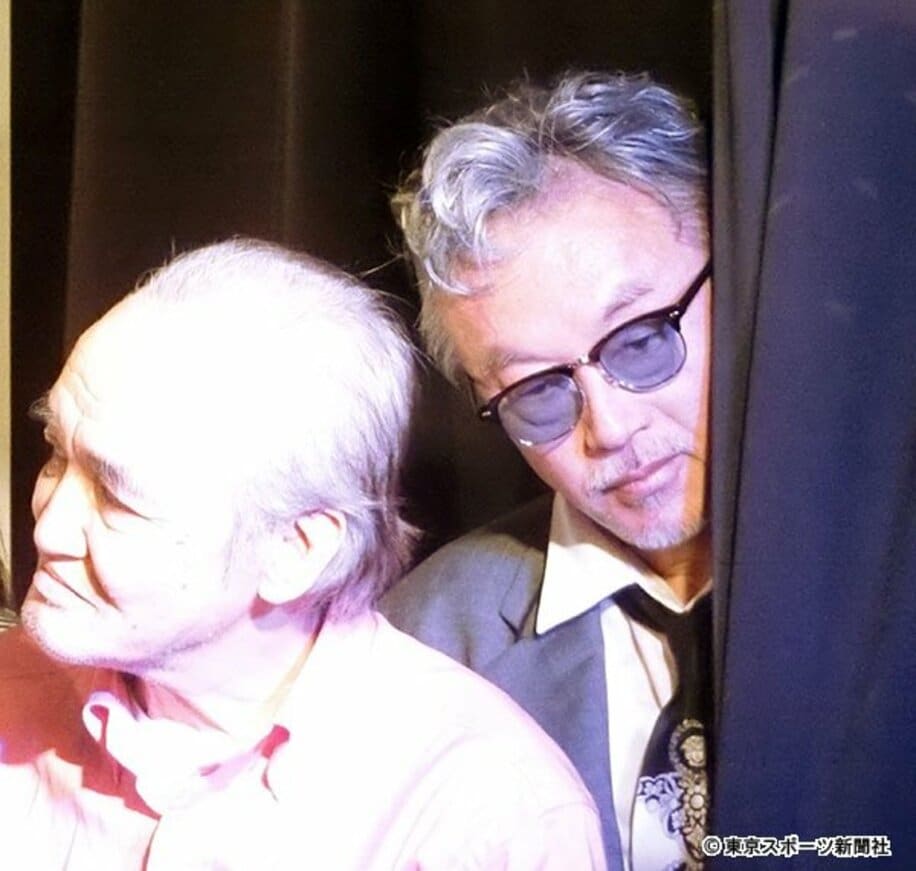  今年１０月「ゆーとぴあホープ生誕７０周年記念　ゴールデンナイトショー」に姿を見せていた田代容疑者（右）
