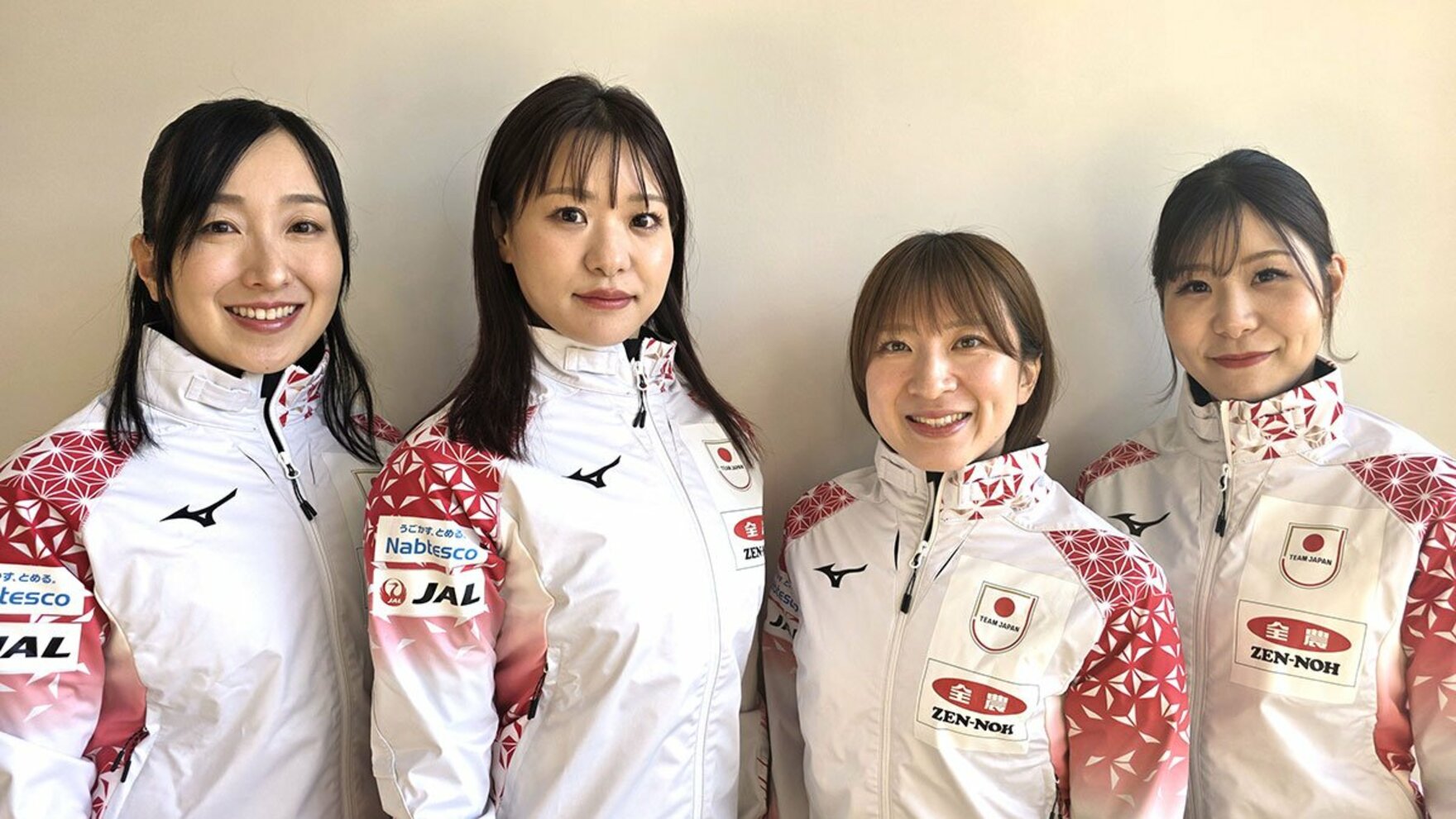 女子日本代表のロコ・ソラーレ。左から藤沢五月、吉田知那美、鈴木夕湖、吉田夕梨花（©ＪＣＡ）