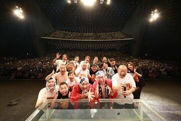 豪華ゲストがズラリとそろったダチョウ倶楽部の40周年感謝祭