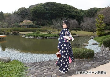 芦屋釜の里を散策するＹＵＭＥちゃん