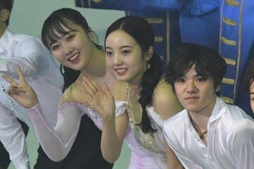 左から本田望結、本田真凜、宇野昌磨