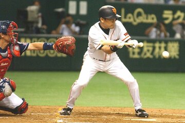 現役時代の巨人・川相コーチのバント（２００３年）