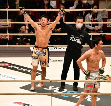 写真：【RIZIN】朝倉未来、敗れる！ 斎藤裕がフェザー級ベルト