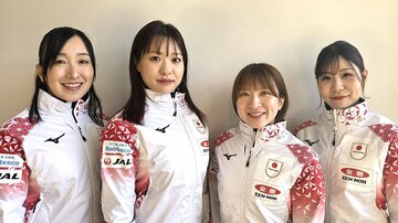 女子日本代表のロコ・ソラーレ。左から藤沢五月、吉田知那美、鈴木夕湖、吉田夕梨花（©ＪＣＡ）
