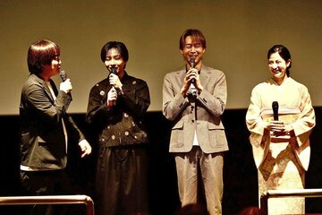 左から大山晃一郎監督、長野凌大、パク・ユチョン、星野奈緒