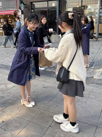 ティッシュ配りを行ったＳＴＵメンバー（Ｃ）ＳＴＵ
