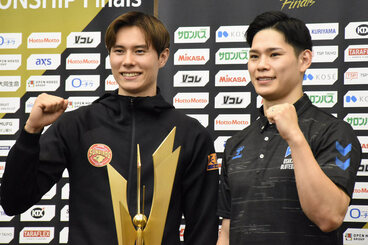 高橋藍（左）と西田有志