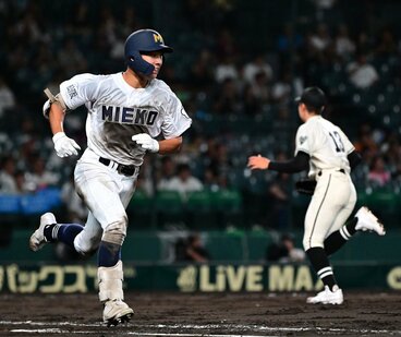 ５回、右前適時打を放った三重・前野