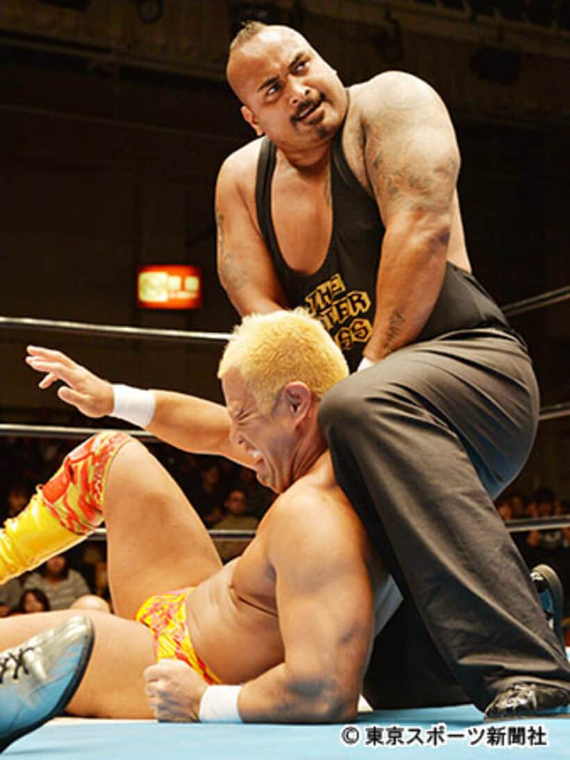 本間（下）をいたぶるファレ