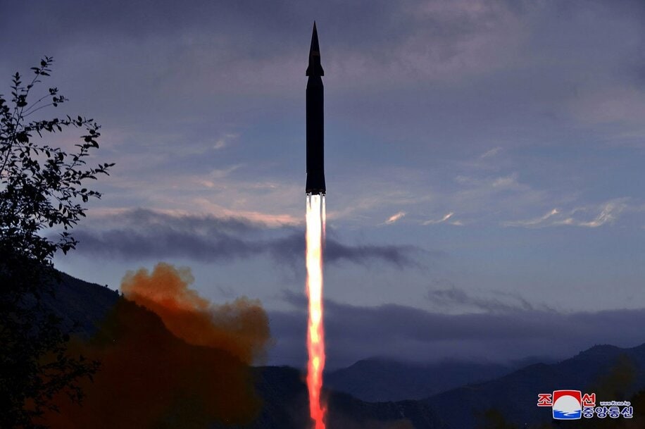  ２８日に発射した北朝鮮ミサイル（ロイター）