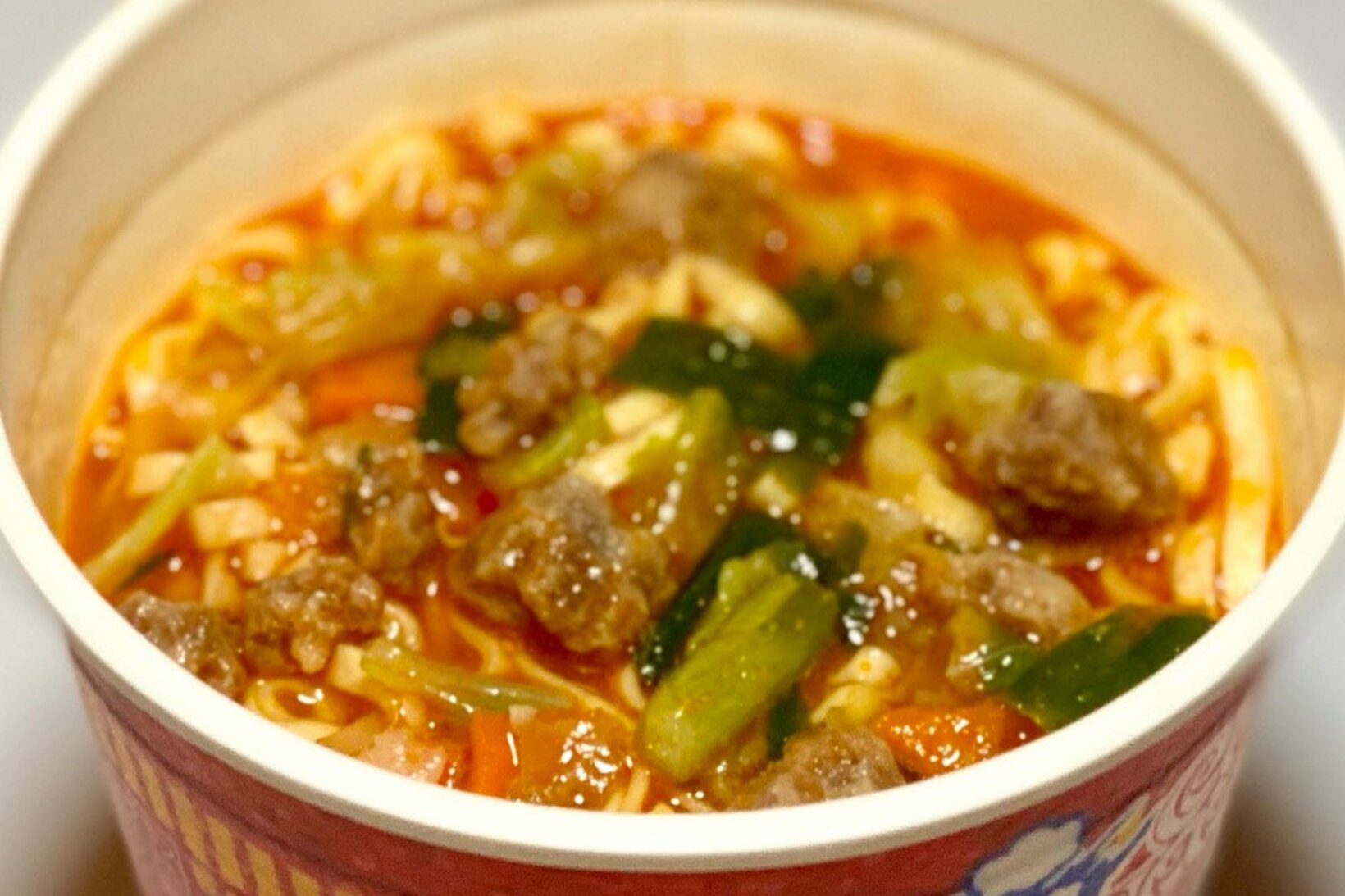 硬派な辛さと３種の味噌をブレンドした濃いめの味付け