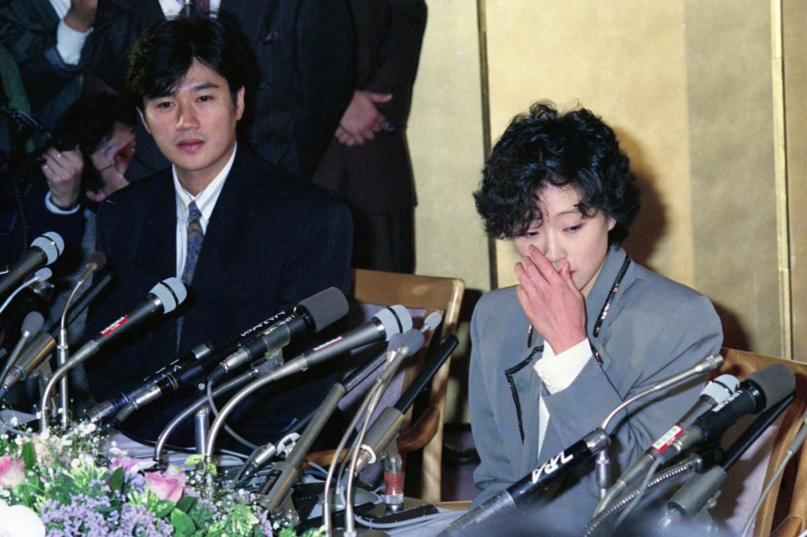 近藤真彦と中森明菜 伝説の金屏風会見（1989年12月31日）