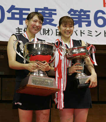 潮田玲子（右）と小椋久美子（２００８年）