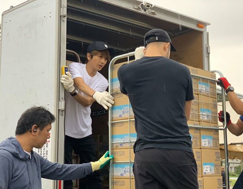  被災地に支援物資を届けた西島
