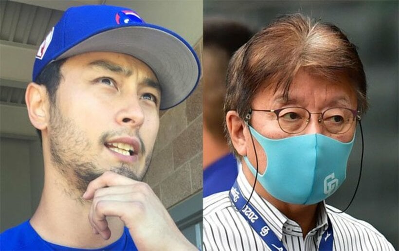  ダルビッシュ(左)と中日・加藤球団代表