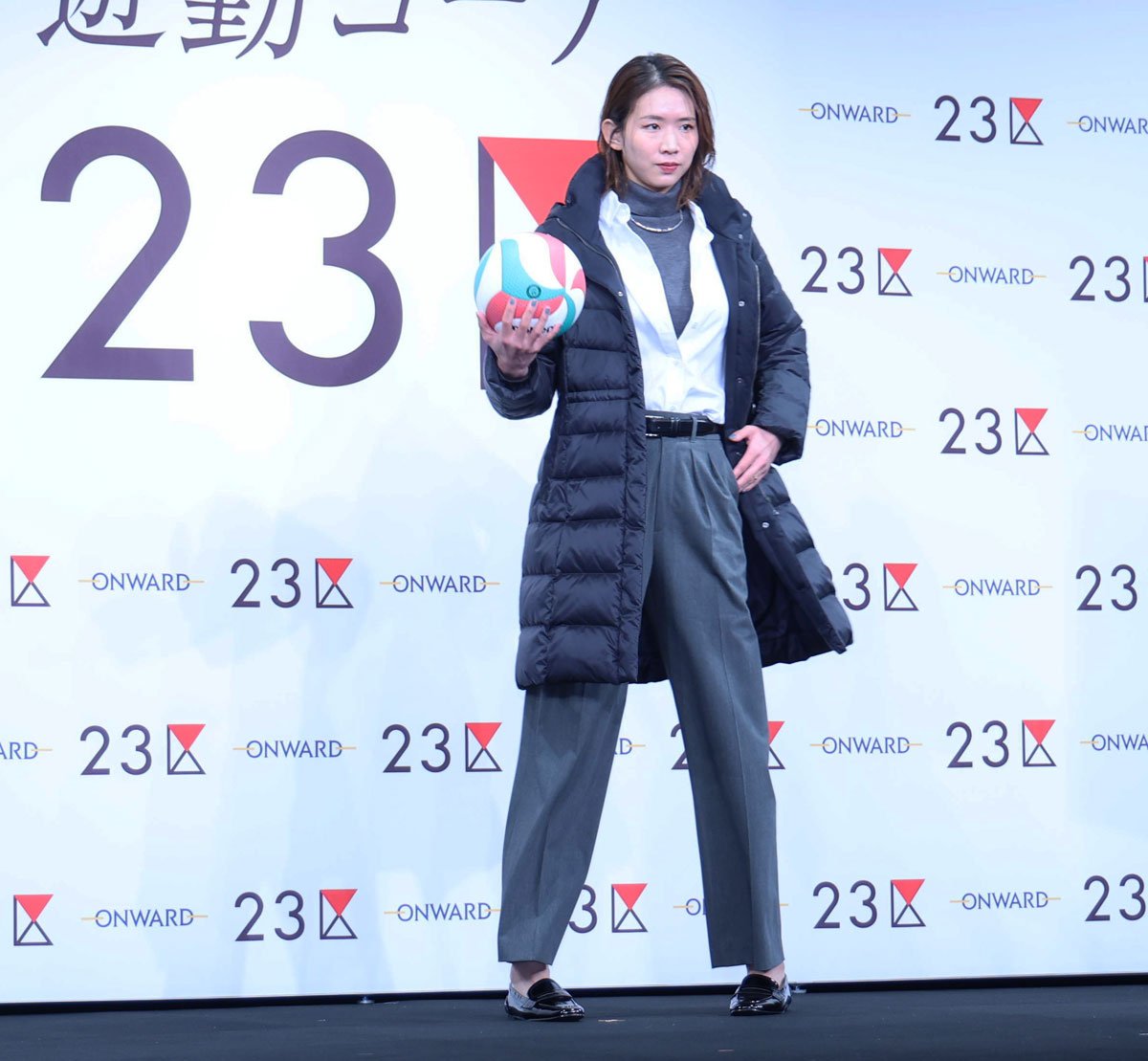 古賀紗理那着用　完売セリーヌ素敵なパーカー 西田有志＆古賀紗理那 バレー界ビッグカップルの休日に密着「僕