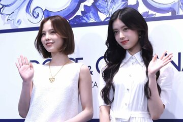 「ドルチェ＆ガッバーナ」のイベントに出席したＭＡＫＯ（左）とＲＩＭＡ