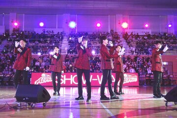 オリジナル曲「君の王子様」を披露した「ＳＨＯＷ－ＷＡ」