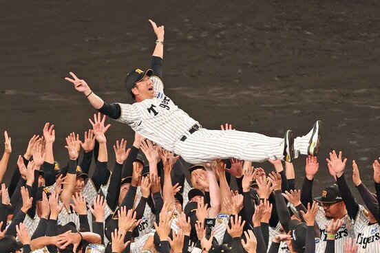 7度宙を舞った阪神・藤川監督