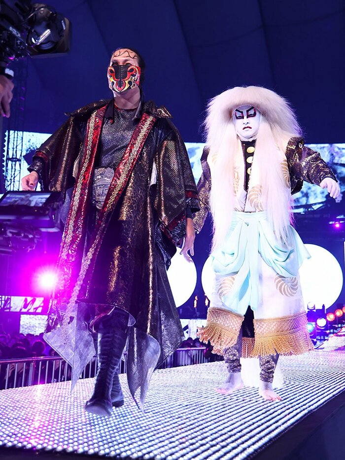 今年の1・4ではDOUKI(左)の入場に登場した中村獅童