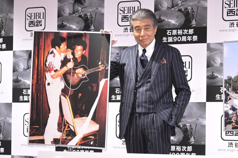 「石原裕次郎生誕９０周年祭」オープニングセレモニーに出席した舘ひろし