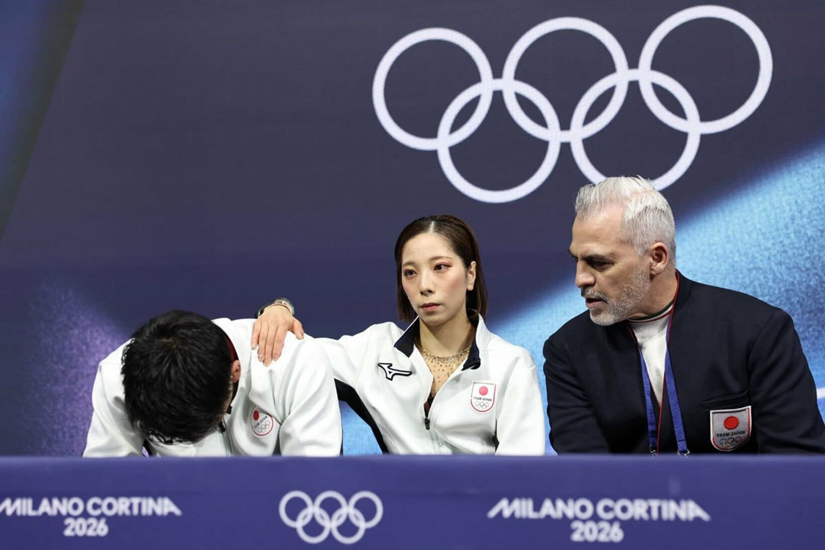 キスアンドクライでは肩を落とした木原龍一（左＝ロイター）