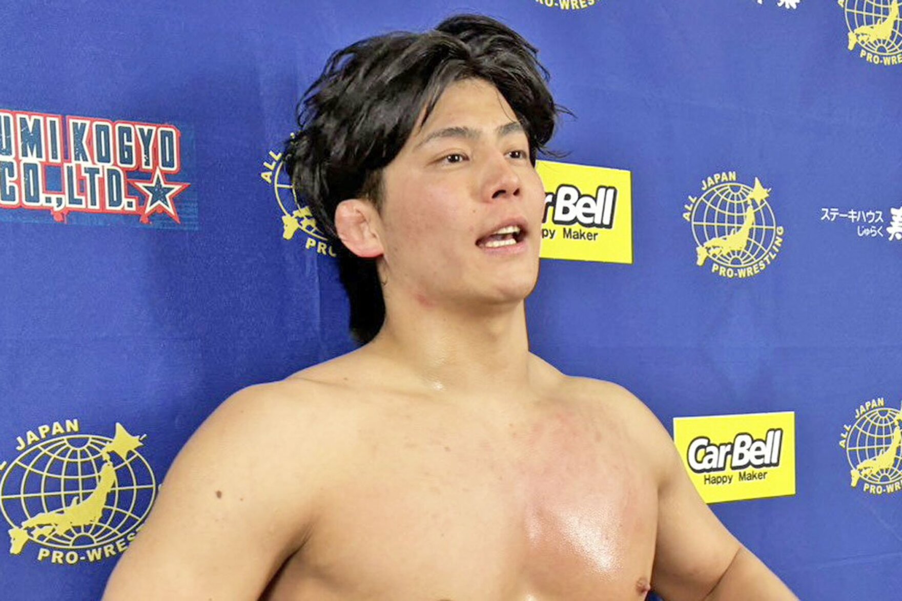 地元・安中で大歓声を受け、試合後も満足げな表情を見せた安齊勇馬