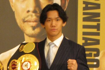 会見に出席した高見亨介