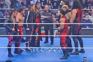 中邑はサミ・ゼイン(左から３人目)とチームを結成したが…（©AbemaTV, Inc.）