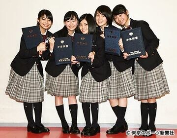 堀越高校を卒業したＸ２１の（左）から泉川実穂、末永真唯、田中珠里、長尾真実、山本コハル