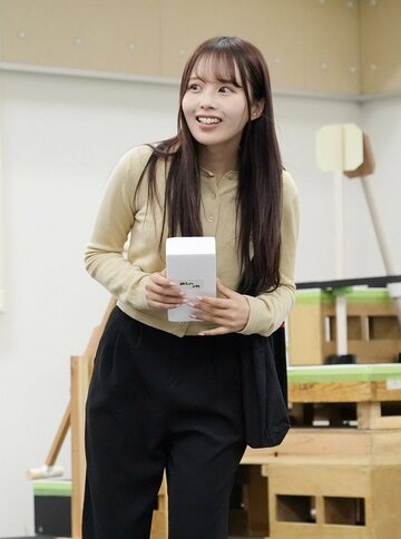 舞台「ロボコォォォン！－ＲＯＢＯＴ ＣＯＯＯＮＴＥＳＴ!－」の稽古中の乃木坂４６の佐藤璃果