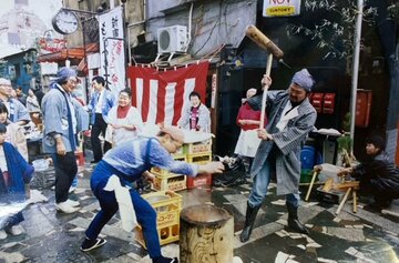  団結して開催した「餅つき大会」（１９８６年）