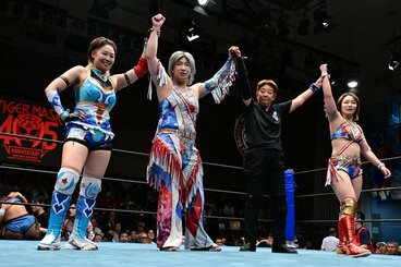 勝利した（左から）MIRAI、彩羽匠、Sareee