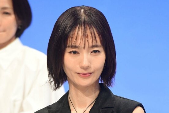 昨年10月、ドラマの会見に出席した中村ゆりさん