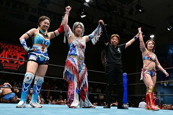 勝利した(左から)MIRAI、彩羽匠、Sareee