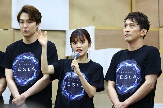 左から海宝直人、昆夏美、成河