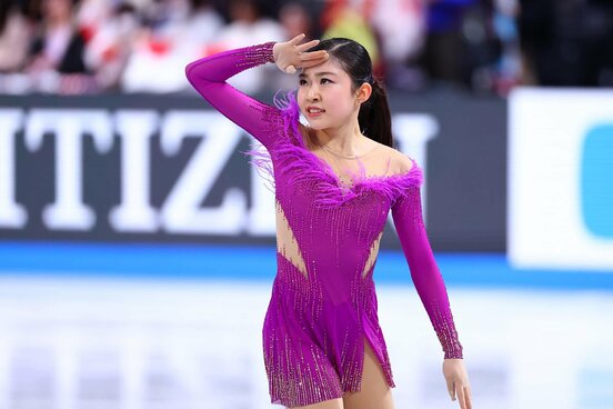 演技後、声援にこたえる千葉百音