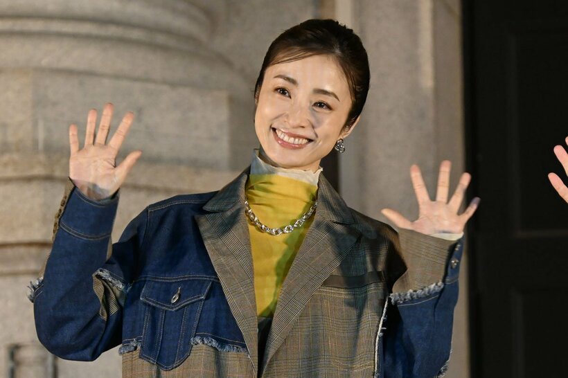 上映セレモニーに出席した上戸彩